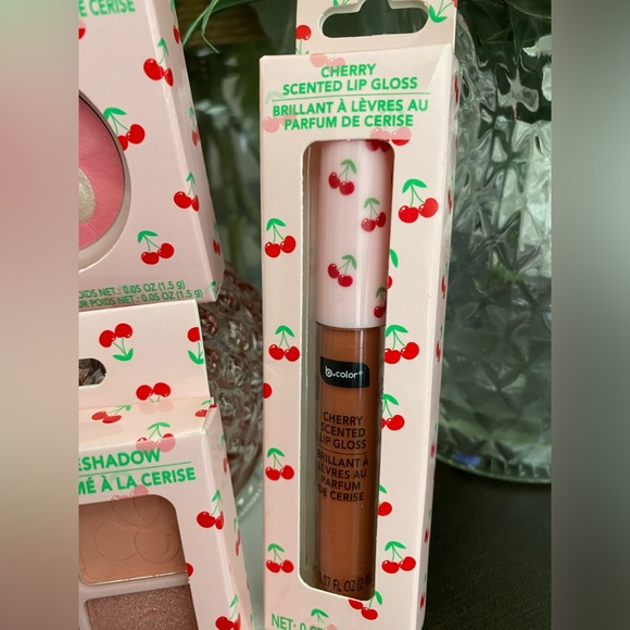 🆕🍒 b•pure Limited Edition Cherry Scented Make-Up Trio Brand New! 3 Piece Set. - Picture 4 of 8